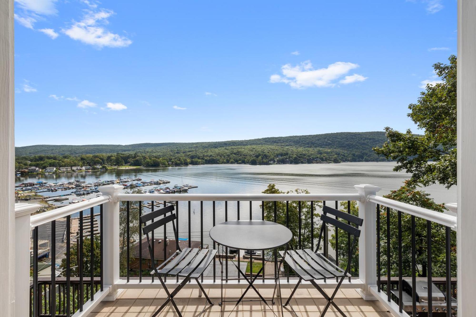 Lakeview House - Hot Tub - Firepit - Stunning Views - Spacious Deck - Cozy Living Room - Bar Greenwood Lake Exterior foto